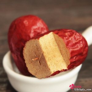 Ů��һ������40�꣬Ӧ�����8���������յ���ʳ������Ѫ��ɫ��