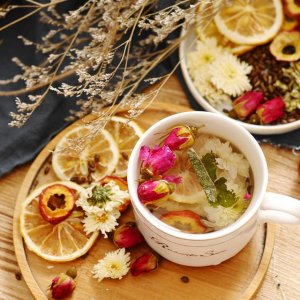 Ů˶׸ѿˮʱżȻСʳģ