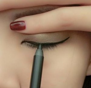 Ů�˱��������̻����ߣ��߼���ױʦ���㻭�������Ӵ�������˫��