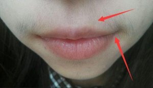 Ů����ë̫��ʢ��С���ӣ���ױʦ����1�У����ɰ��Ѵ�ë�ķ���