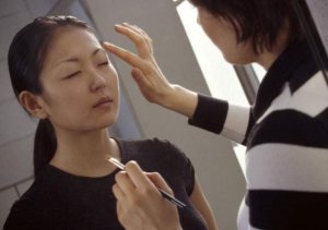 Ů�˹���25������Ҳ�������գ���ױʦͨ�õ�ױ�̳̣���һ��ͻ�