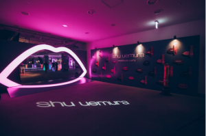 SHU UEMURAֲЯȶһ׶ɫɶ